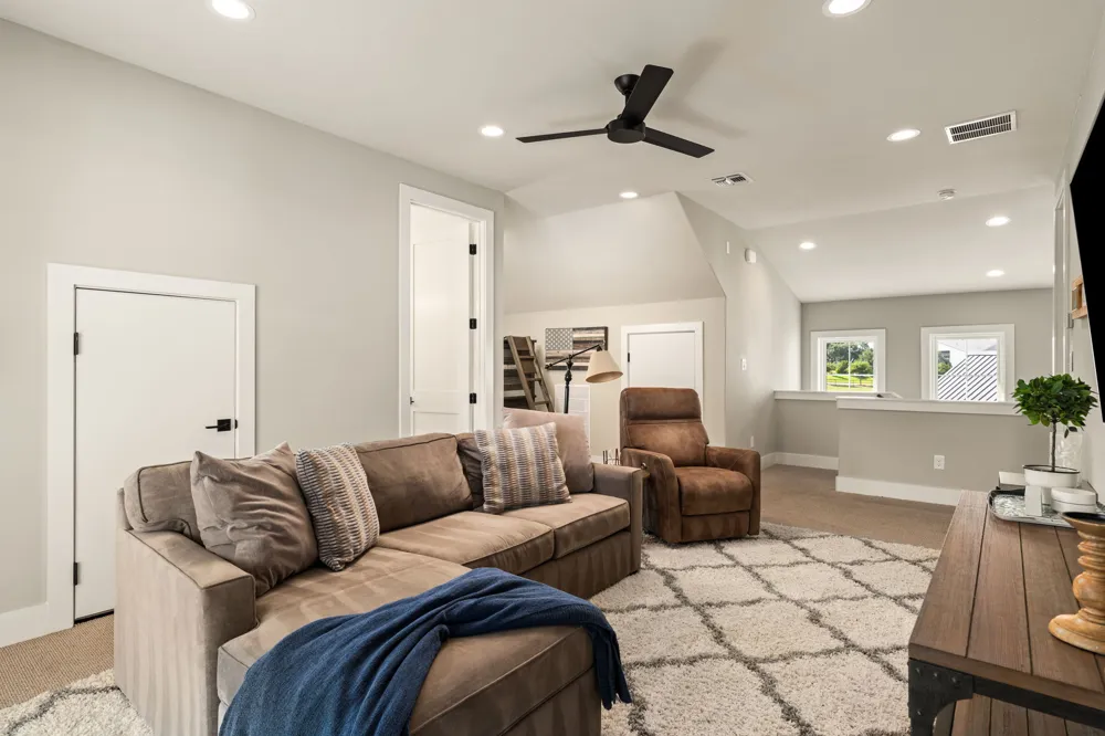 19517 Flying J Boulevard #2 Spicewood, TX 78669
