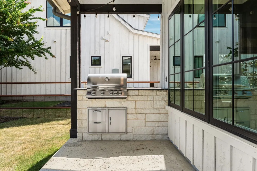 19517 Flying J Boulevard #2 Spicewood, TX 78669
