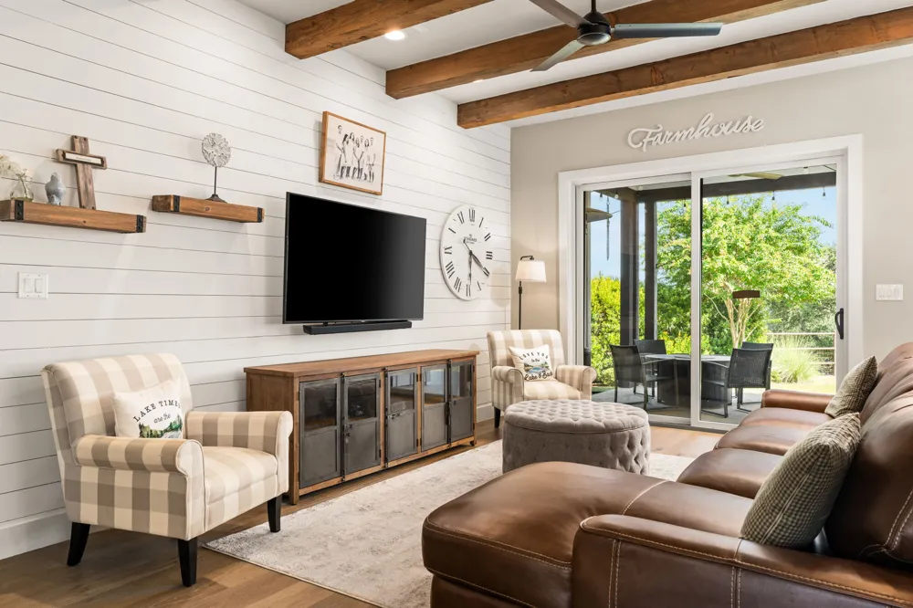 19517 Flying J Boulevard #2 Spicewood, TX 78669