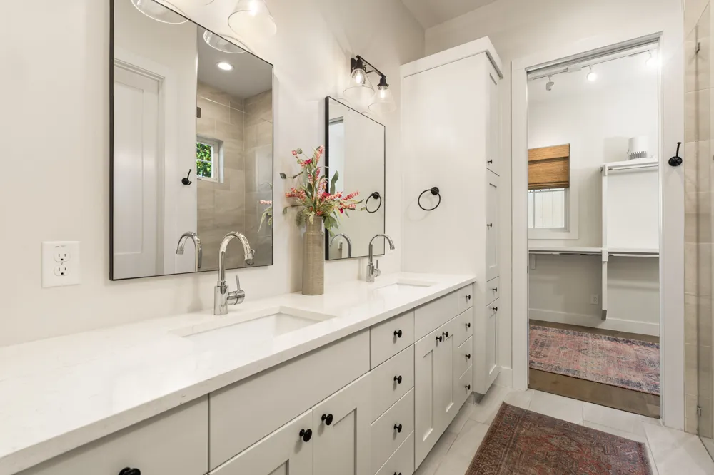 19517 Flying J Boulevard #2 Spicewood, TX 78669