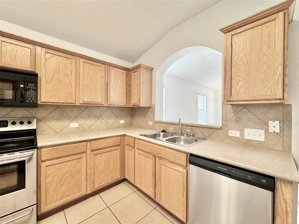 1015 Aiken Drive Leander, TX 78641