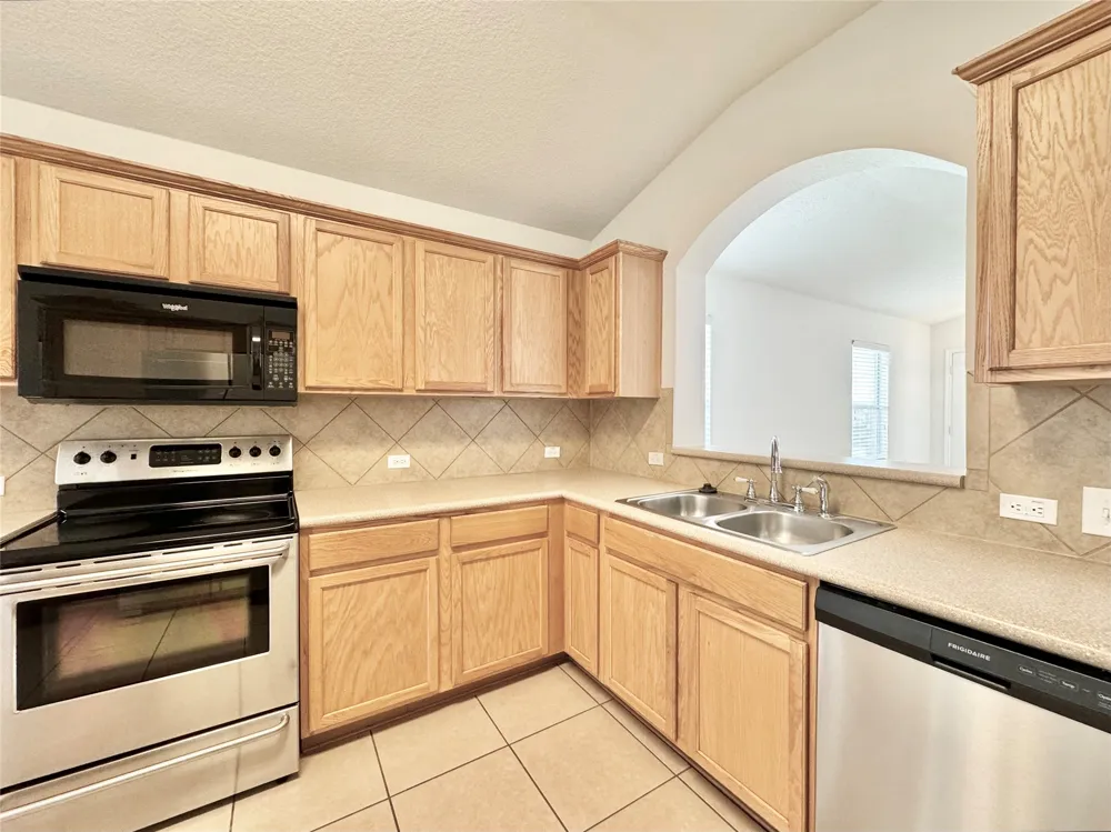 1015 Aiken Drive Leander, TX 78641