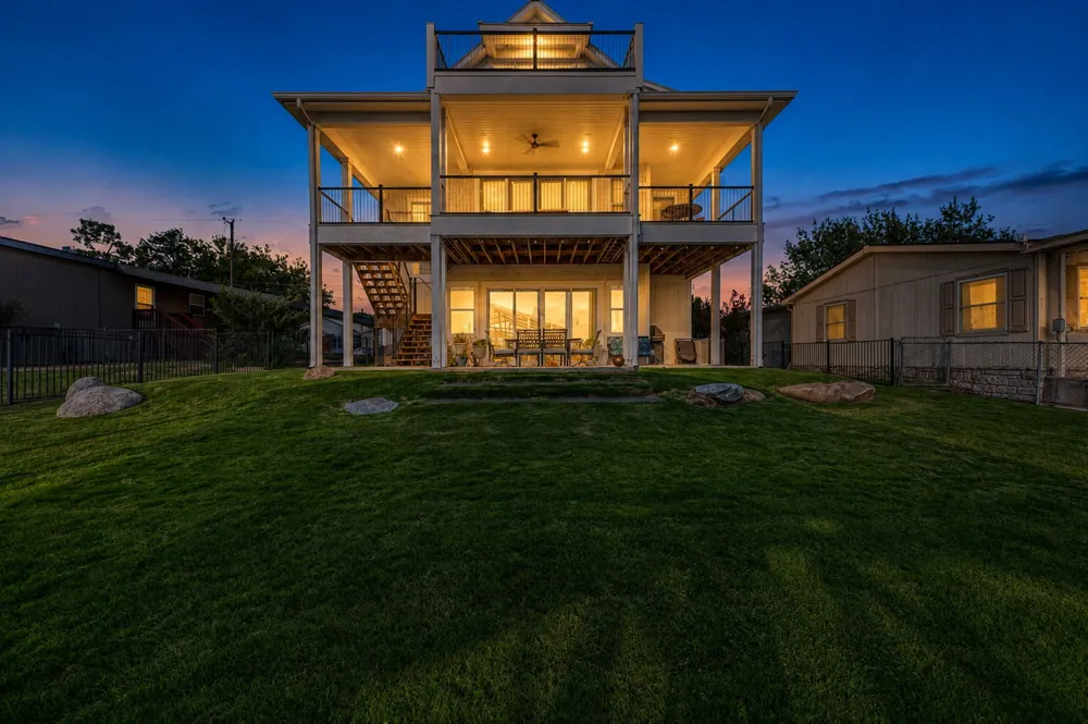 718 County Road 136B Kingsland, TX 78639