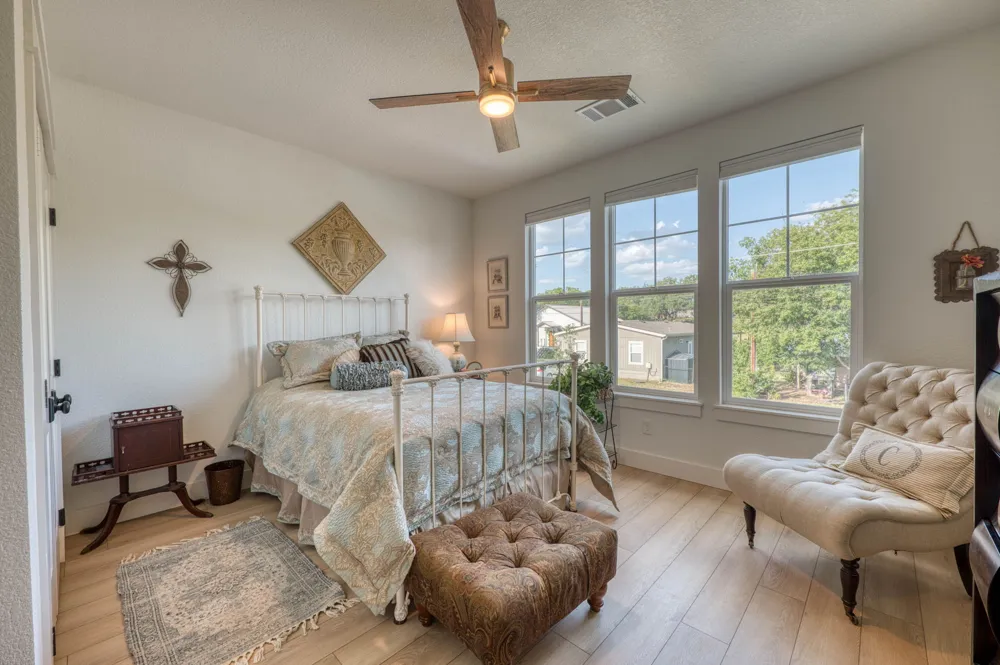 718 County Road 136B Kingsland, TX 78639