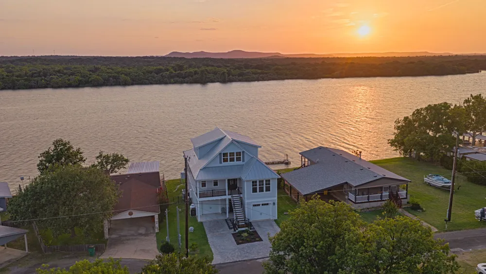 718 County Road 136B Kingsland, TX 78639