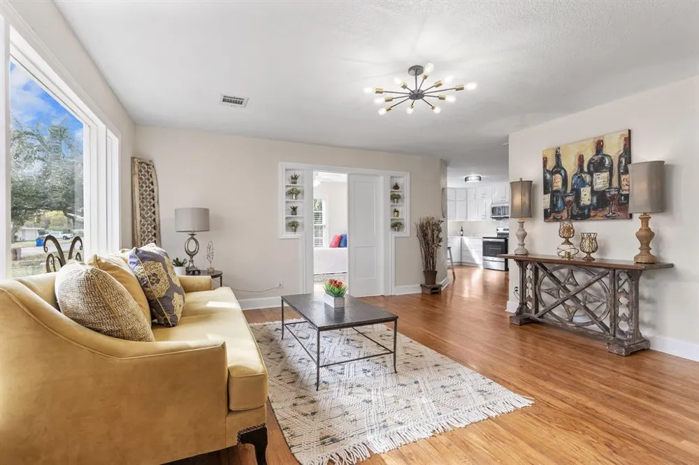 904 Fisher Street Taylor, TX 76574