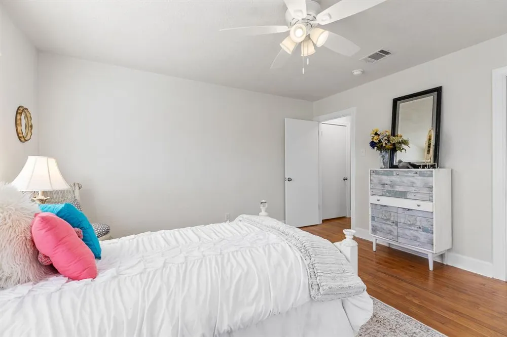 904 Fisher Street Taylor, TX 76574
