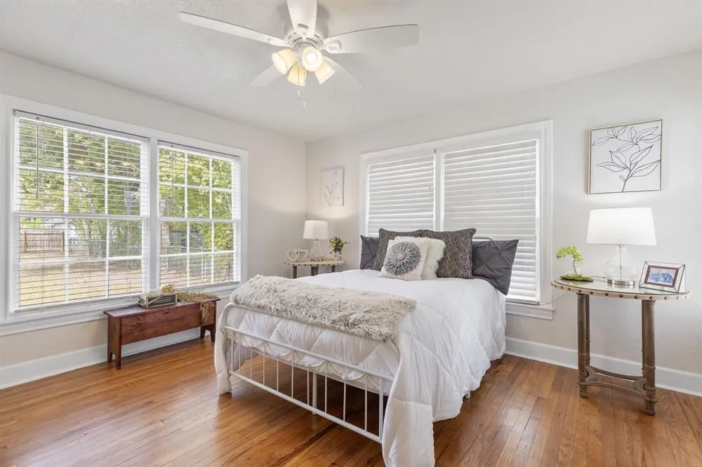 904 Fisher Street Taylor, TX 76574