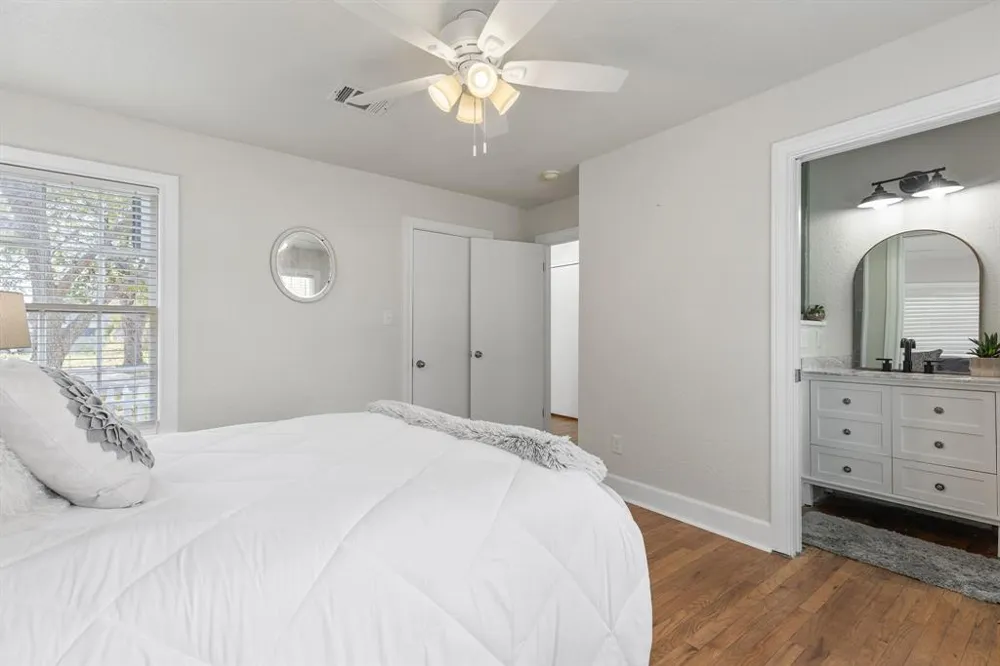 904 Fisher Street Taylor, TX 76574