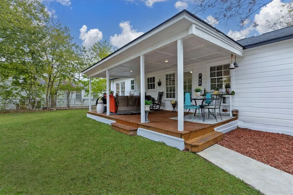 904 Fisher Street Taylor, TX 76574