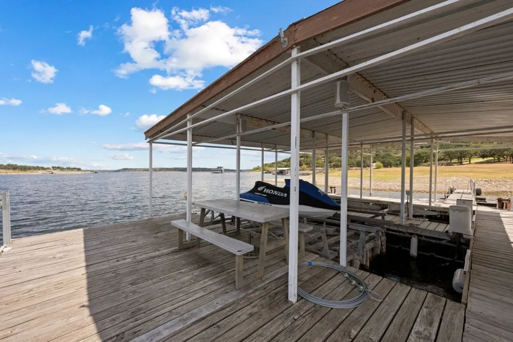 19833 Lakehurst Loop Spicewood, TX 78669