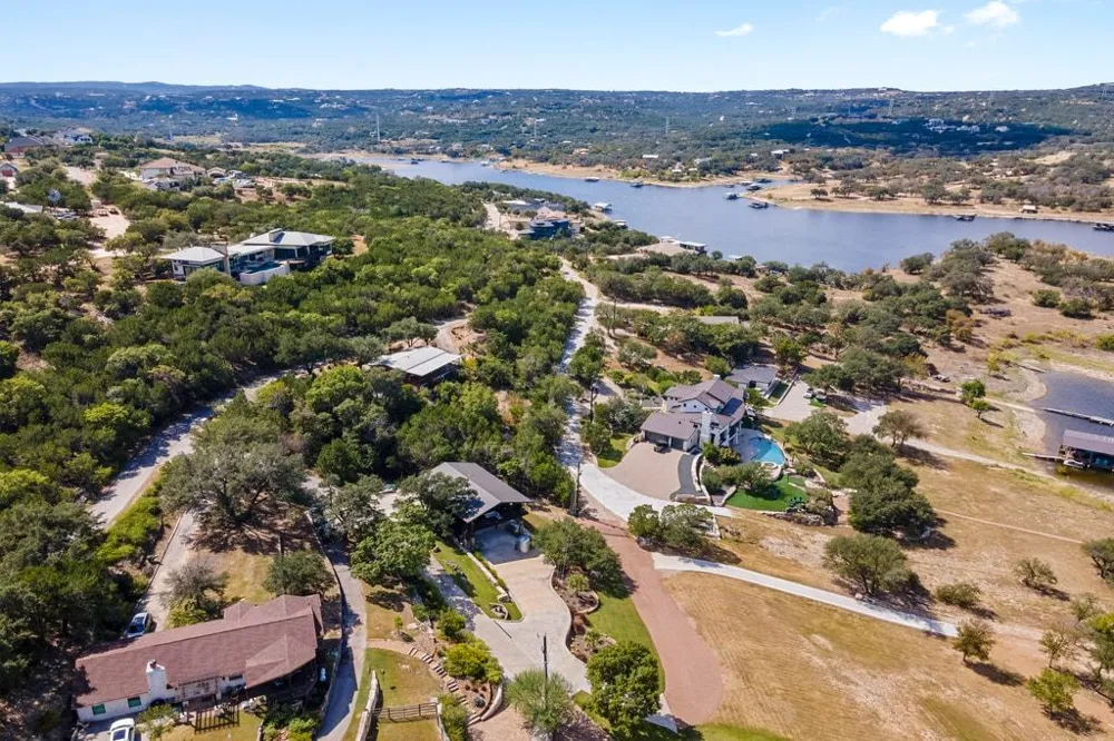 19833 Lakehurst Loop Spicewood, TX 78669