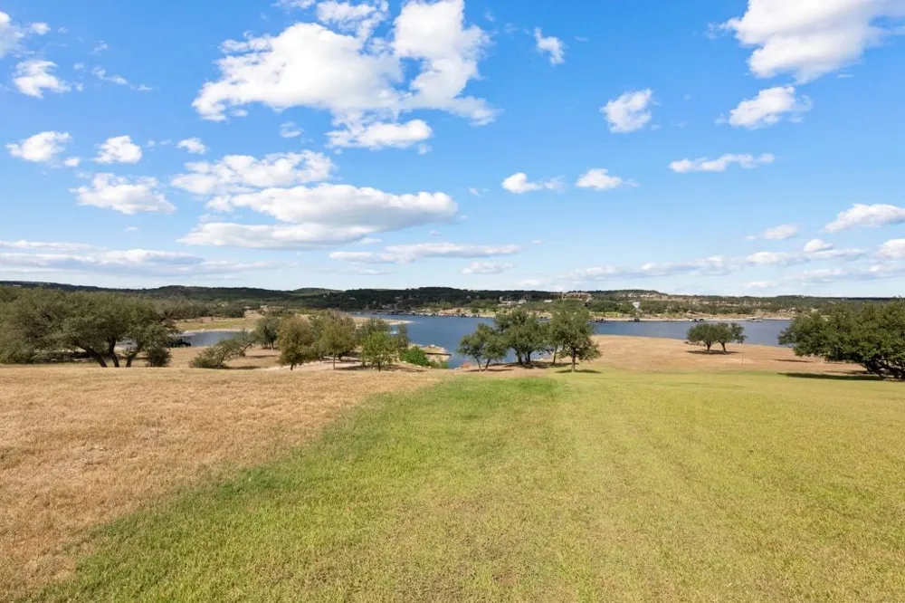19833 Lakehurst Loop Spicewood, TX 78669