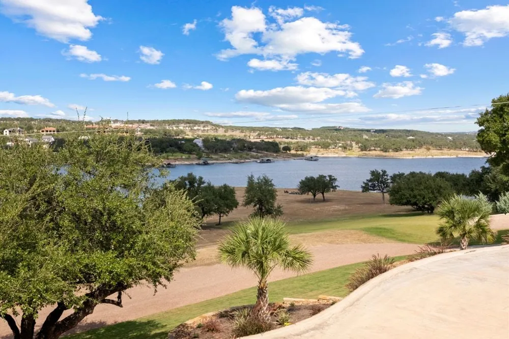 19833 Lakehurst Loop Spicewood, TX 78669