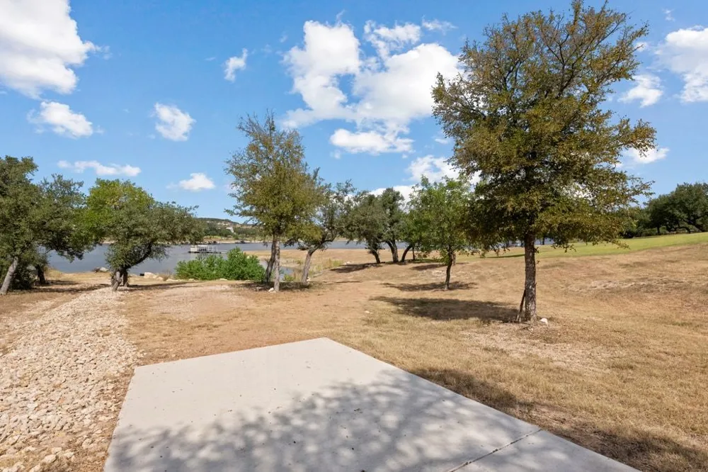 19833 Lakehurst Loop Spicewood, TX 78669