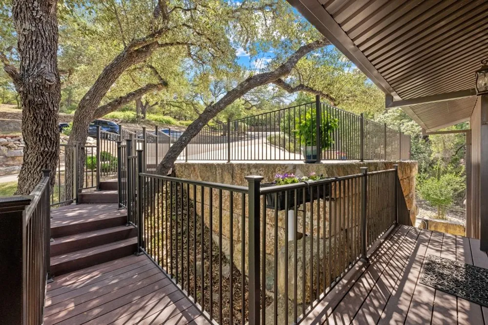19833 Lakehurst Loop Spicewood, TX 78669