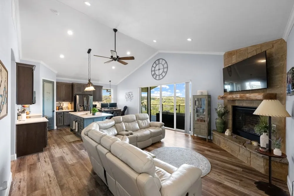 19833 Lakehurst Loop Spicewood, TX 78669