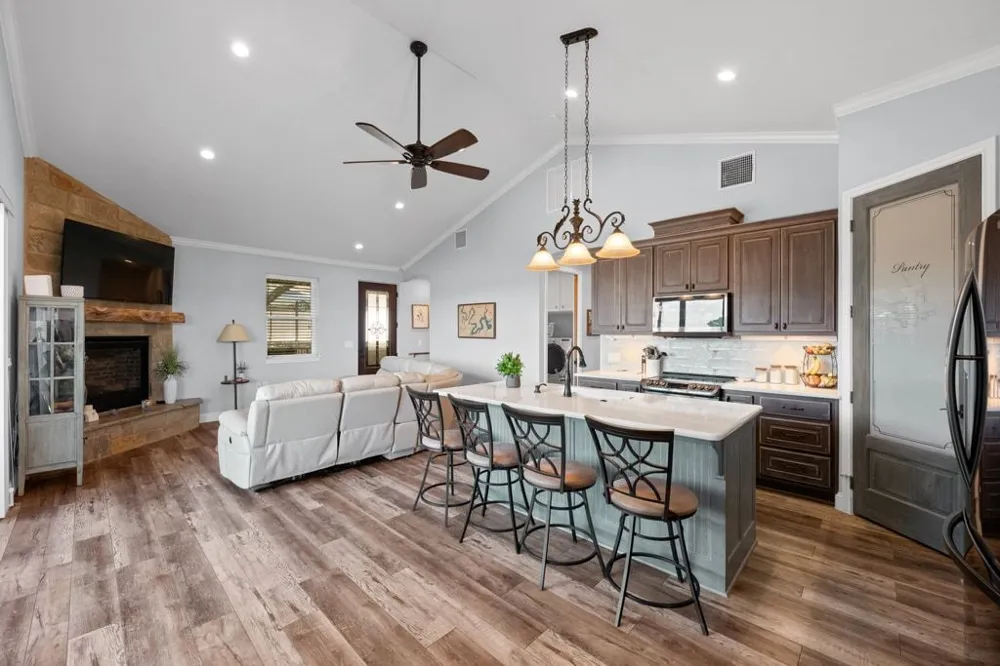 19833 Lakehurst Loop Spicewood, TX 78669