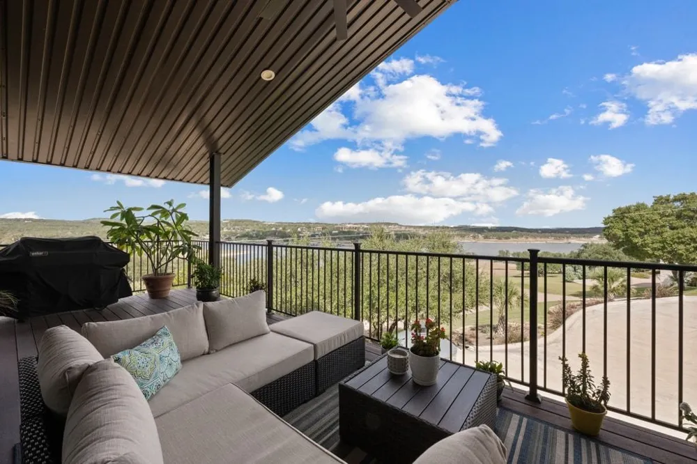 19833 Lakehurst Loop Spicewood, TX 78669