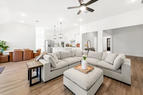 1301 White Daisy Lane