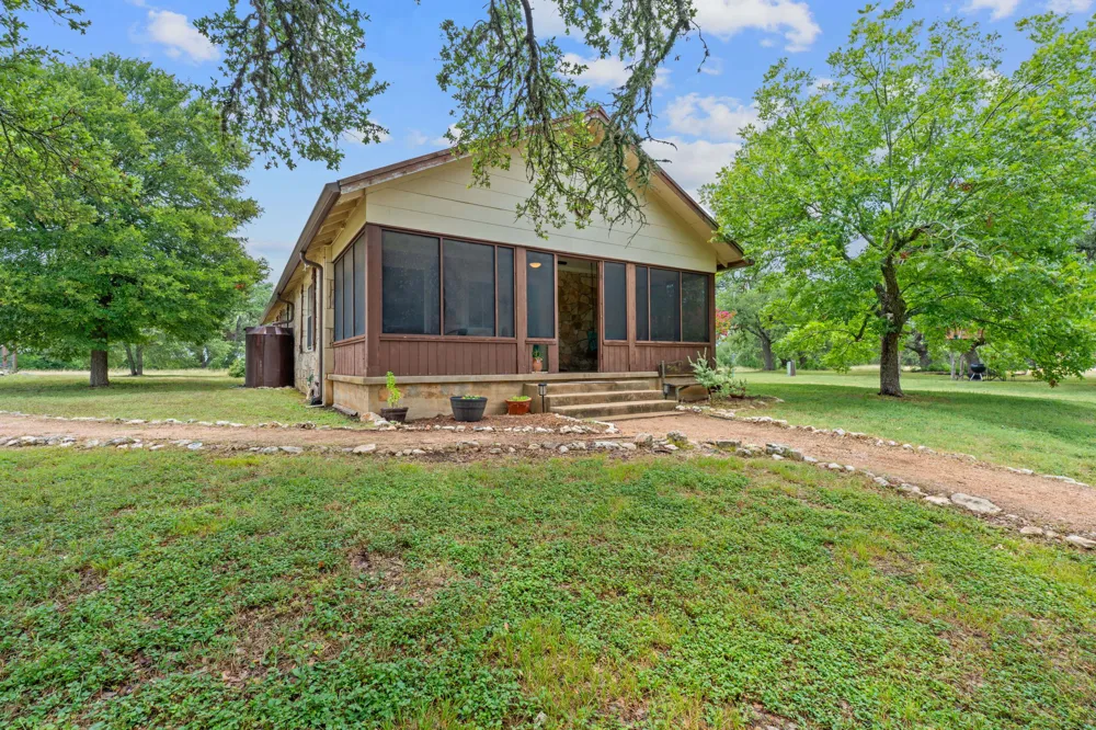 3468 Elder Hill Road Dripping Springs, TX 78619