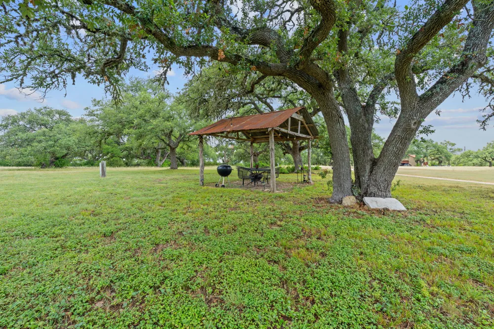 3468 Elder Hill Road Dripping Springs, TX 78619