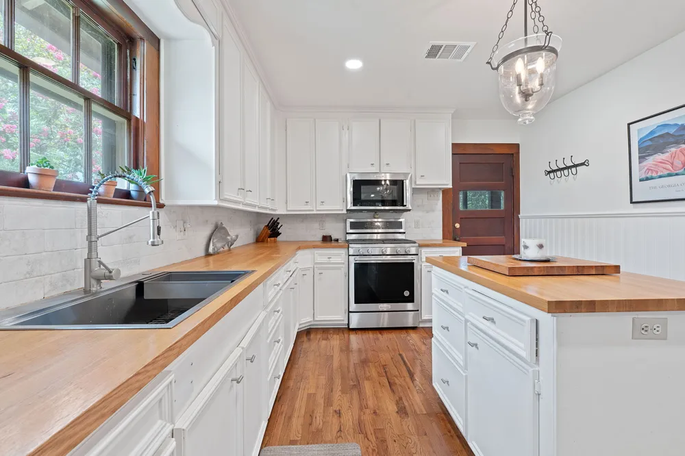 3468 Elder Hill Road Dripping Springs, TX 78619