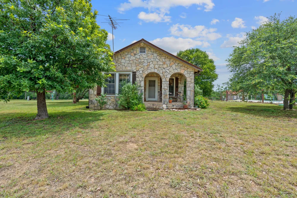 3468 Elder Hill Road Dripping Springs, TX 78619