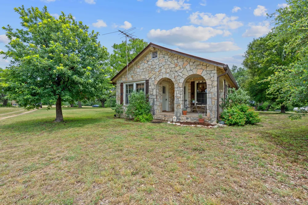 3468 Elder Hill Road Dripping Springs, TX 78619
