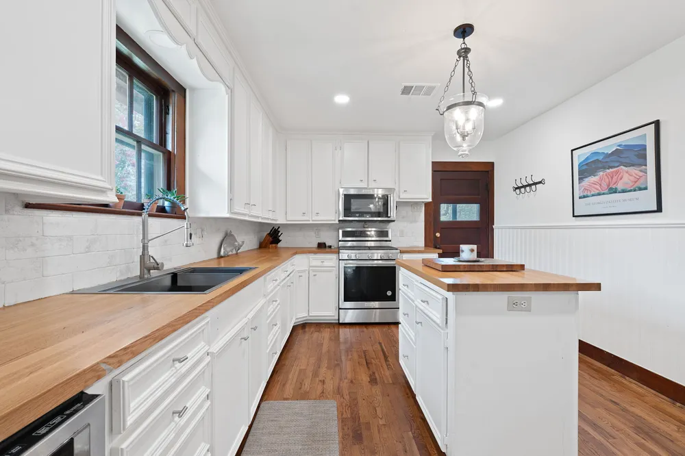 3468 Elder Hill Road Dripping Springs, TX 78619