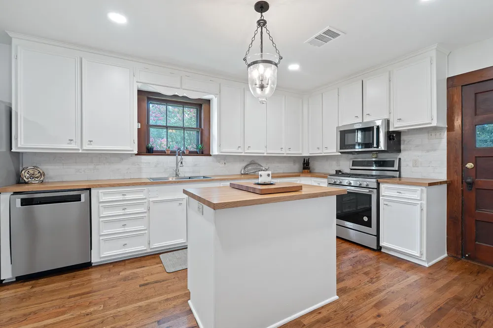 3468 Elder Hill Road Dripping Springs, TX 78619
