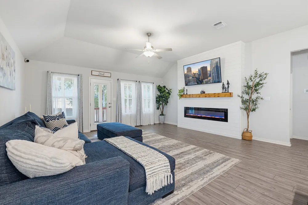 Address Not Shown Manchaca, TX 78652