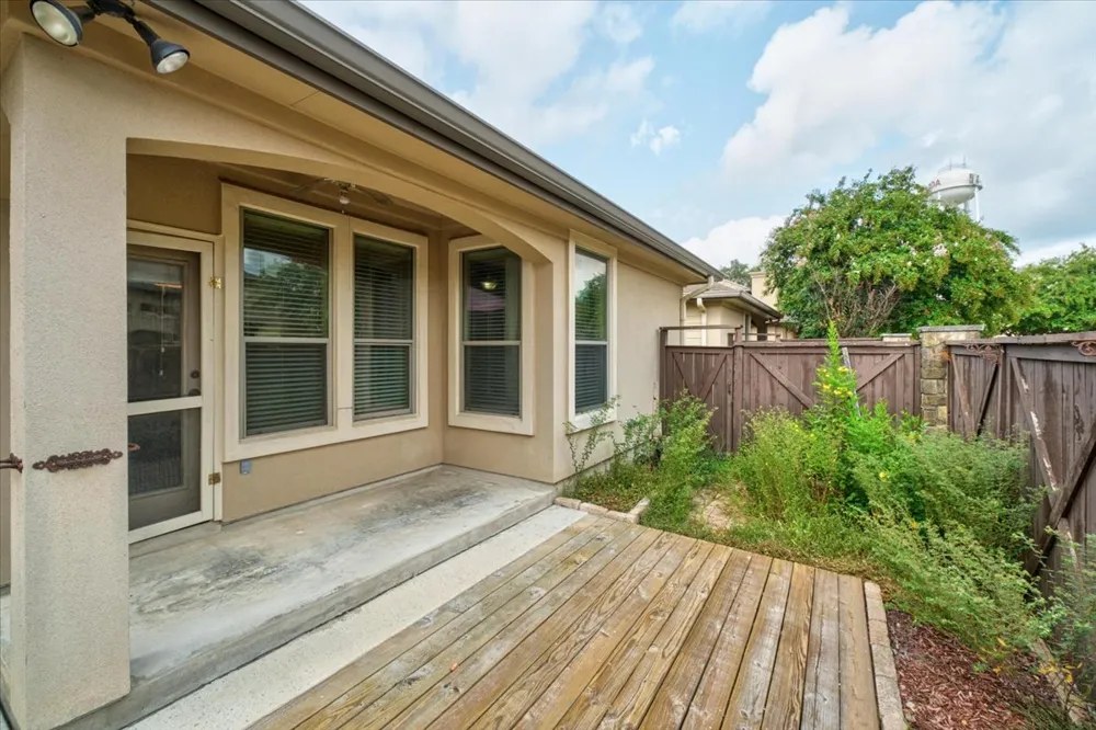 108 Via Milana Buda, TX 78610