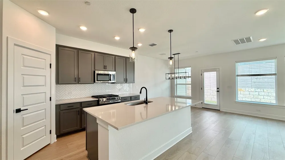 1016 Brickell Loop #B Austin, TX 78744