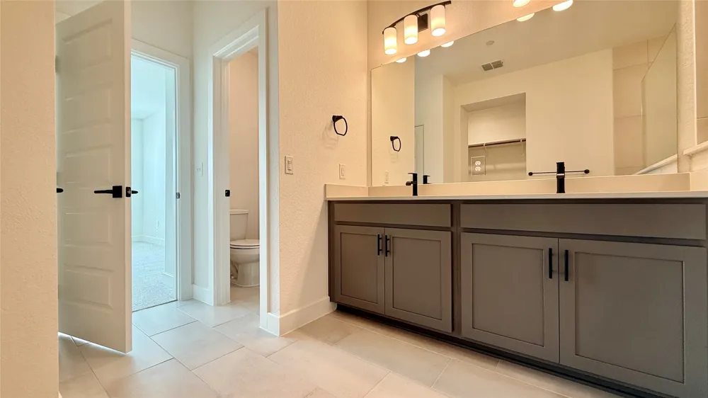 1016 Brickell Loop #B Austin, TX 78744