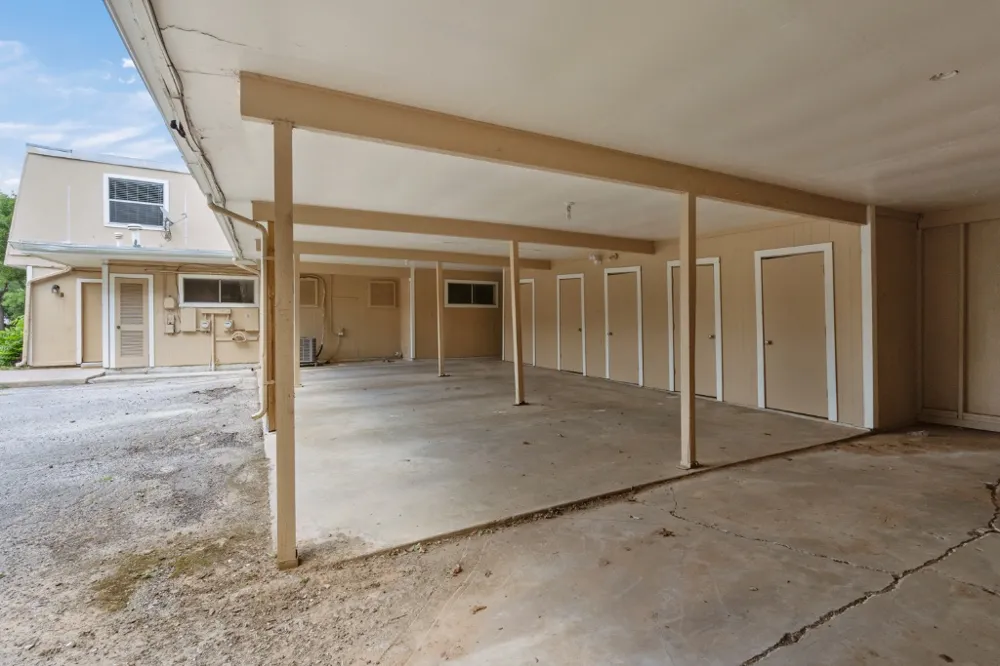 1813 Woodland Avenue Austin, TX 78741