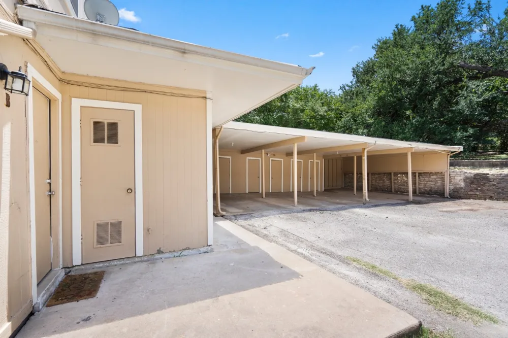 1813 Woodland Avenue Austin, TX 78741