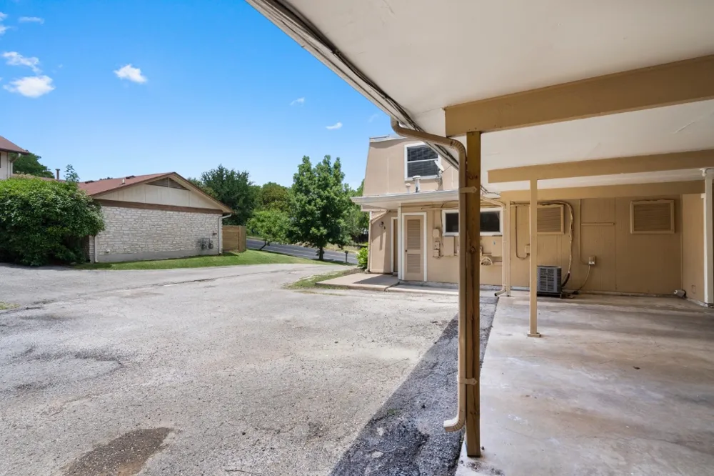1813 Woodland Avenue Austin, TX 78741