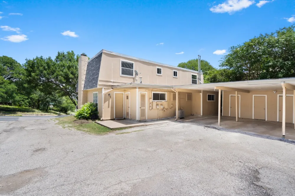 1813 Woodland Avenue Austin, TX 78741