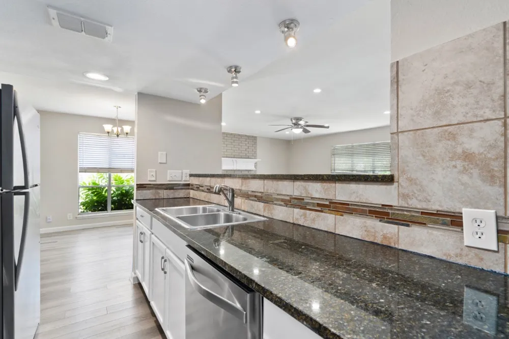 1813 Woodland Avenue Austin, TX 78741