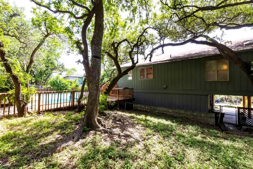 208 Westhaven Drive West Lake Hills, TX 78746