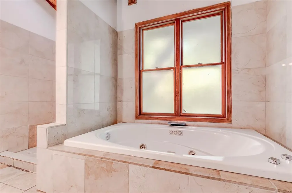 208 Westhaven Drive West Lake Hills, TX 78746