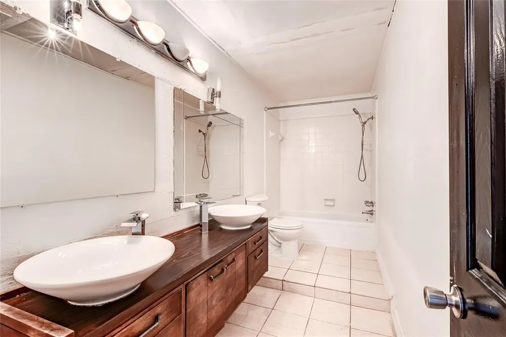 208 Westhaven Drive West Lake Hills, TX 78746