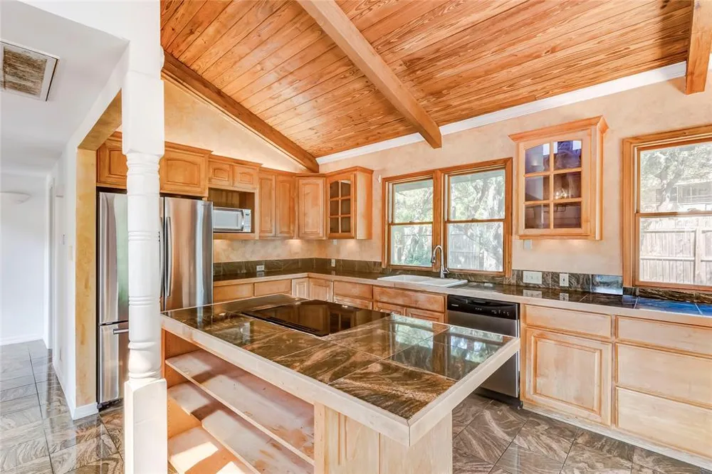208 Westhaven Drive West Lake Hills, TX 78746