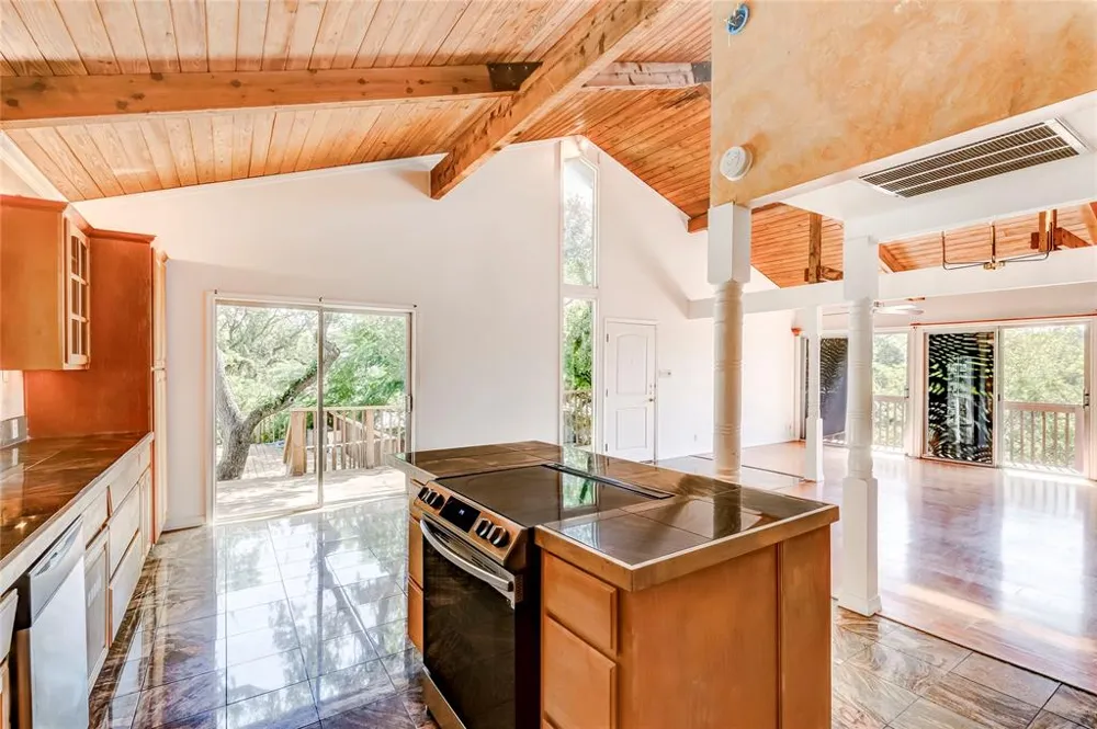 208 Westhaven Drive West Lake Hills, TX 78746