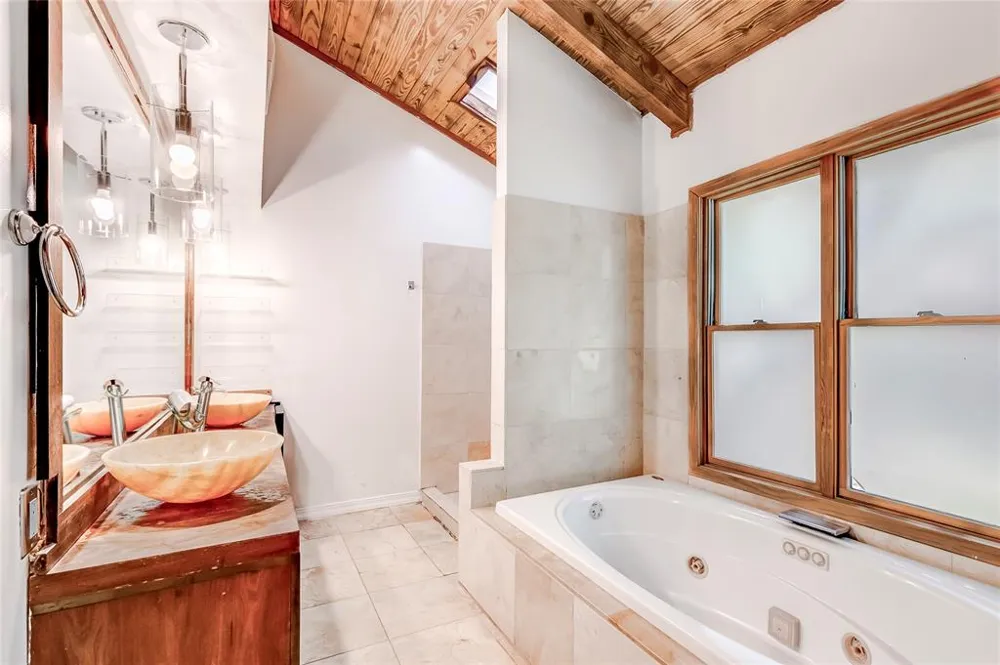 208 Westhaven Drive West Lake Hills, TX 78746
