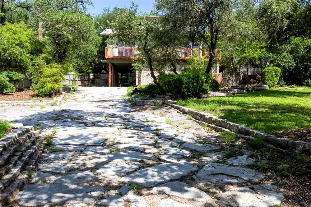 208 Westhaven Drive West Lake Hills, TX 78746