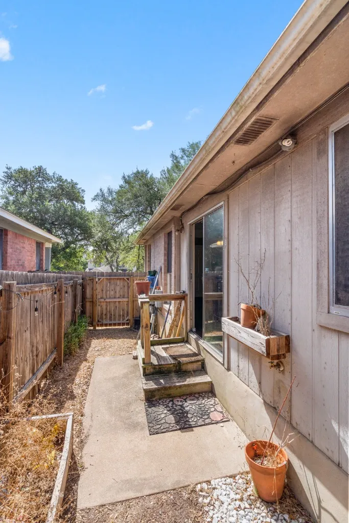 7228 Aldea Drive #B Austin, TX 78745
