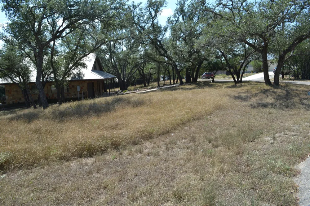 305 Rolling Hills Drive Spicewood, TX 78669
