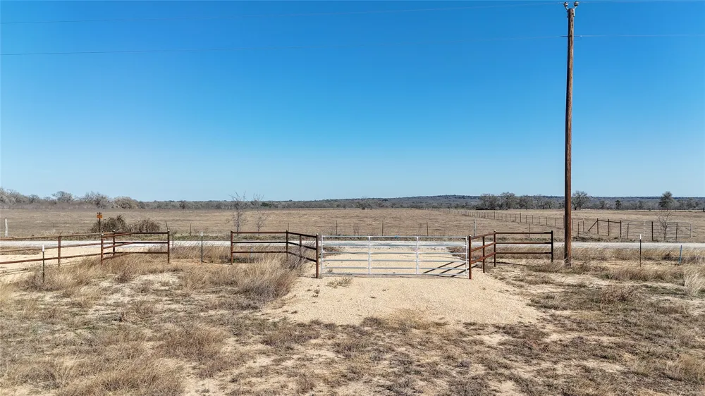 8200 Old Colony Line Road Dale, TX 78616
